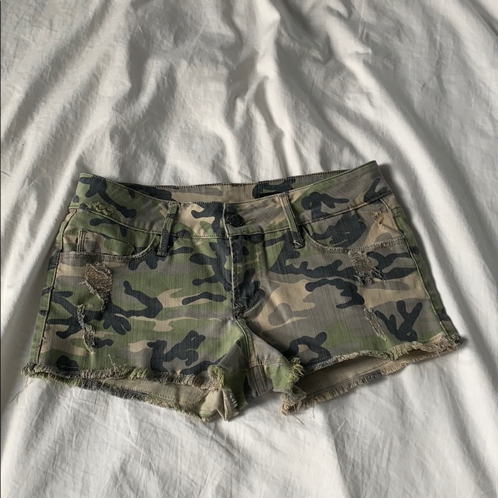 Black Orchid camo shorts